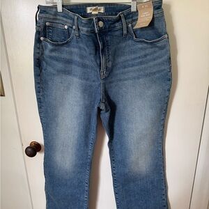 Madewell curvy kick out cropped Denim Jeans in Classic Blue
